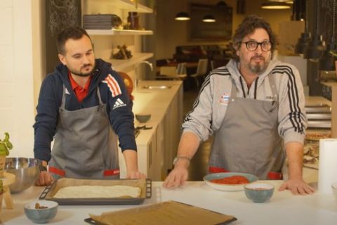 Ο Αντρέα Τρινκιέρι φτιάχνει ιταλική πίτσα