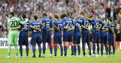 Manchester's team observe a minute of silence to commemorate the victims of the Manchester attack prior to the soccer Europa League final between Ajax Amsterdam and Manchester United at the Friends Arena in Stockholm, Sweden, Wednesday, May 24, 2017. (AP Photo/Michael Sohn)