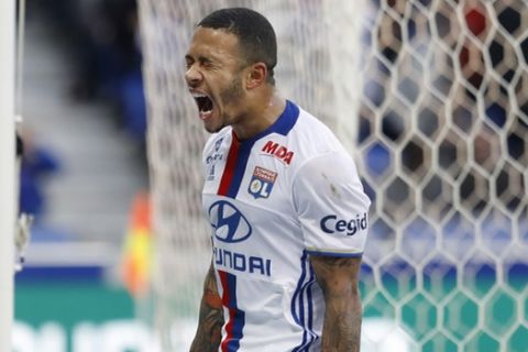 Lyon's Memphis Depay reacts after missing a goal during their French League One soccer match against Dijon in Decines, near Lyon, central France, Sunday, Feb. 19, 2017. (AP Photo/Laurent Cipriani)
