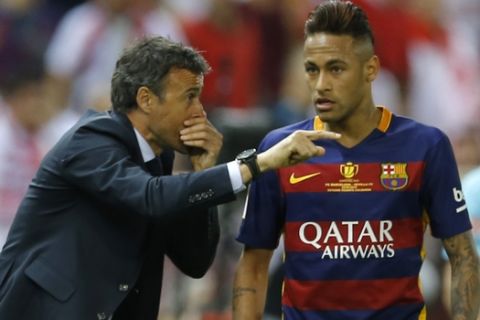 Barcelona's Neymar speaks with Barcelona coach Luis Enrique, during the final of the Copa del Rey soccer match between FC Barcelona and Sevilla FC at the Vicente Calderon stadium in Madrid, Sunday, May 22, 2016. (AP Photo/Francisco Seco)