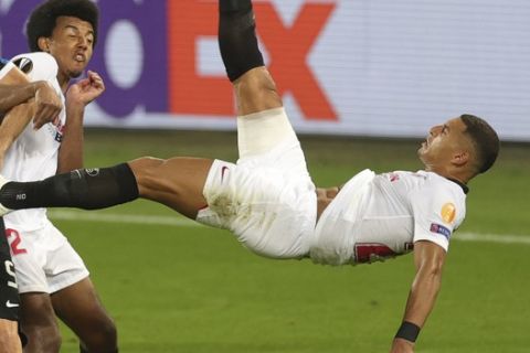 Sevilla's Diego Carlos scores his side's third goal during the Europa League final soccer match between Sevilla and Inter Milan in Cologne, Germany, Friday, Aug. 21, 2020. (Friedemann Vogel/Pool via AP)