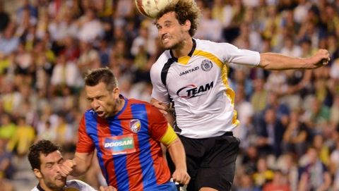 Belgium's Sporting Lokeren players Giorgos Galitsios, right, and Koen Persoons, left, challenge Czech Republic's FC Viktoria Plzen player Pavel Horvath during the play offs of the Europa League in Brussels, Thursday, Aug 23, 2012. (AP Photo/Geert Vanden Wijngaert)