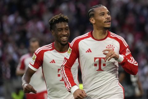 Ο Λιρόι Σανέ της Μπάγερν πανηγυρίζει γκολ που σημείωσε κόντρα στη Φράιμπουργκ για την Bundesliga 2023-2024 στην "Άλιαντς Αρένα", Μόναχο | Κυριακή 8 Οκτωβρίου 2023