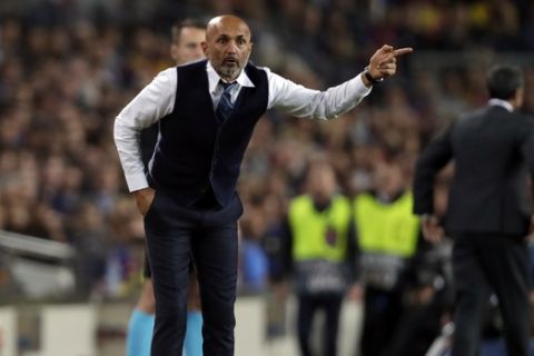 Inter Milan coach Luciano Spalletti gives indications during the Champions League, Group B soccer match between Barcelona and Inter Milan, at the Nou Camp in Barcelona, Spain, Wednesday, Oct. 24, 2018. (AP Photo/Manu Fernandez)
