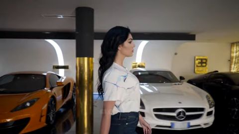 Η σύντροφος του Ρονάλντο αποκαλύπτει τα αυτοκίνητα του Πορτογάλου στο Netflix