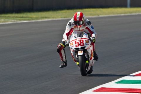 SCARPERIA, ITALY - JULY 03:  Marco Simoncelli of Italy and San Carlo Honda Gresini heads down a straight during the MotoGP of Italy at Mugello Circuit on July 3, 2011 in Scarperia near Florence, Italy.  (Photo by Mirco Lazzari gp/Getty Images)