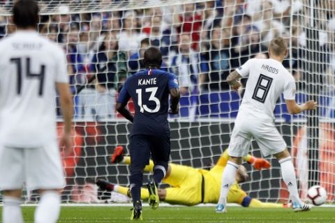 Germany's Toni Kroos, right, scores his side opening goal during their UEFA Nations League soccer match between France and Germany at Stade de France stadium in Saint Denis, north of Paris, Tuesday, Oct. 16, 2018. (AP Photo/Francois Mori)