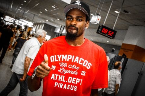 Έφτασε για τον Ολυμπιακό ο Πάντερ: "Εκπληκτικό που θα είμαι με Σπανούλη, Πρίντεζη"