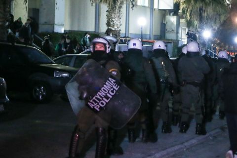 Αστυνομικές δυνάμεις έξω από το κλειστό του Αγίου Θωμά