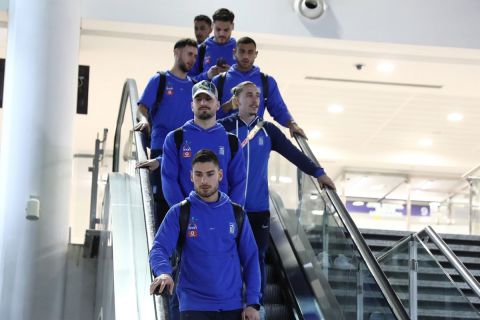 Παίκτες της Εθνικής Ελλάδας κατά την άφιξή τους στο αεροδρόμιο της Τιφλίδας | Κυριακή 24 Μαρτίου 2024