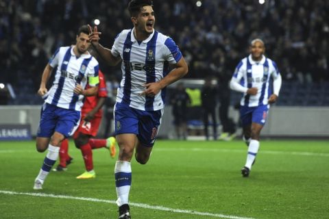 Porto's Andre Silva celebrates after scoring his side's fourth goal during a Champions League group G soccer match between FC Porto and Leicester City at the Dragao stadium in Porto, Portugal, Wednesday, Dec. 7, 2016. (AP Photo/Paulo Duarte)