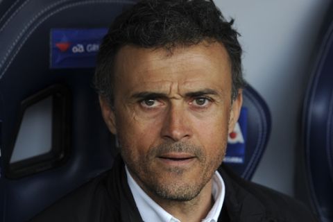 Barcelona's head coach Luis Enrique reacts on the bench prior to a Spanish La Liga soccer match between Deportivo and Barcelona at the Riazor stadium in A Coruna, Spain, Sunday, March 12, 2017. Deportivo won 2-1. (AP Photo/Paulo Duarte)