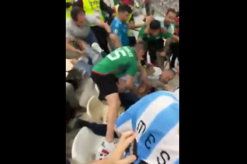 Μουντιάλ 2022: Άγριο ξύλο και αίματα μεταξύ οπαδών της Αργεντινής και του Μεξικού την ώρα του αγώνα