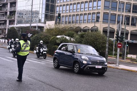 Με ποιο Fiat κυκλοφορεί ο Πάπας στην Αθήνα
