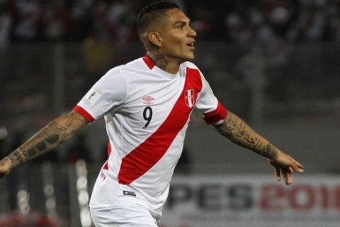 Peru's Paolo Guerrero celebrates after scoring against Colombia during a 2018 World Cup qualifying soccer match in Lima, Peru, Tuesday, Oct. 10, 2017.(AP Photo/Rodrigo Abd)