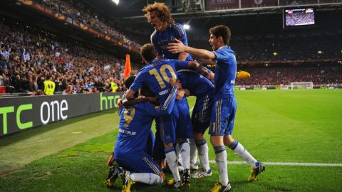 AMSTERDAM, NETHERLANDS - MAY 15:  Fernando Torres of Chelsea is mobbed by his team mates after scoring the opening goal during the UEFA Europa League Final between SL Benfica and Chelsea FC at Amsterdam Arena on May 15, 2013 in Amsterdam, Netherlands.  (Photo by Michael Regan/Getty Images)