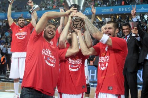 Βασιλόπουλος: "Η ομάδα του 2012 έβαλε το εμείς πάνω από το εγώ"