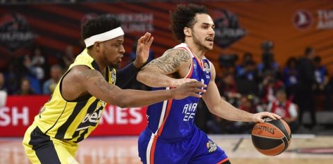 Fenerbahce's Ali Muhammed, left, and Anadolu's Shane Larkin challenge for the ball during the Euroleague Final Four semifinal basketball match between Anadolu Efes Istanbul and Fenerbahce Beko Istanbul at the Fernando Buesa Arena in Vitoria, Spain, Friday, May 17, 2019. (AP Photo/Alvaro Barrientos)