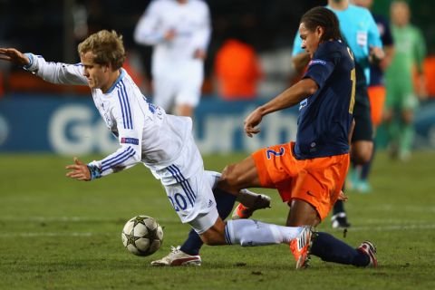 MONTPELLIER, FRANCE - DECEMBER 04:  Daniel Congre of Montpellier (R) challenges Teemu Pukki of Schalke (L) during the UEFA Champions League group B match between Montpellier Herault SC and FC Schalke 04 at Stade de la Mosson on December 4, 2012 in Montpellier, France.  (Photo by Christof Koepsel/Bongarts/Getty Images)