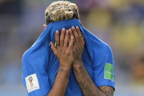 Brazil's Neymar reacts after missing a chance to score during the group E match between Brazil and Costa Rica at the 2018 soccer World Cup in the St. Petersburg Stadium in St. Petersburg, Russia, Friday, June 22, 2018. (AP Photo/Dmitri Lovetsky)