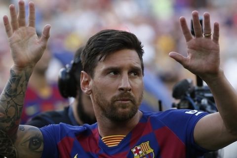 Barcelona forward Lionel Messi waves to the crowd prior of the Joan Gamper trophy soccer match between FC Barcelona and Arsenal at the Camp Nou stadium in Barcelona, Spain, Sunday, Aug. 4, 2019. (AP Photo/Joan Monfort)