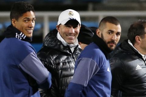Real Madrid's head coach Zinedine Zidane, second from left, Raphael Varane, left, and Karim Benzema, second from right, wait for a training session on the pitch at the FIFA Club World Cup soccer tournament in Yokohama, near Tokyo, Saturday, Dec. 17, 2016. Real Madrid and Japan's Kashima Antlers will play in Sunday's final. (AP Photo/Shuji Kajiyama)
