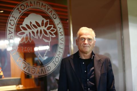 Ο Λάγιος Ντέταρι παρακολούθησε το Ολυμπιακός - Παναθηναϊκός από τις εξέδρες του "Γεώργιος Καραϊσκάκης" | 3 Οκτωβρίου 2021