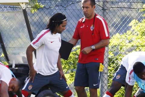 Monaco's new coach Leonardo Jardim (Center R) speaks to Monaco's Colombian forward Radamel Falcao (Center L) during a training session on June 30, 2014 at the Monaco training camp in La Turbie, southeastern France, ahead the 2014/2015 French L1 football season beginning on August 9. AFP PHOTO / VALERY HACHE        (Photo credit should read VALERY HACHE/AFP/Getty Images)