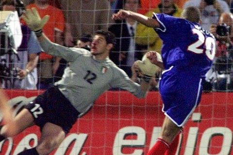 David Trezeguet of France, right, scores the winning golden goal in extra-time during the final of the EURO 2000 Soccer Championships between France and Italy at the De Kuip Stadium in Rotterdam, The Netherlands, Sunday July 2, 2000. France won the match 2-1. (AP Photo/Thomas Kienzle)