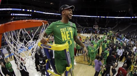 Oregon guard Tyler Dorsey cuts down the net after a regional final against Kansas in the NCAA men's college basketball tournament, Saturday, March 25, 2017, in Kansas City, Mo. (AP Photo/Charlie Riedel)