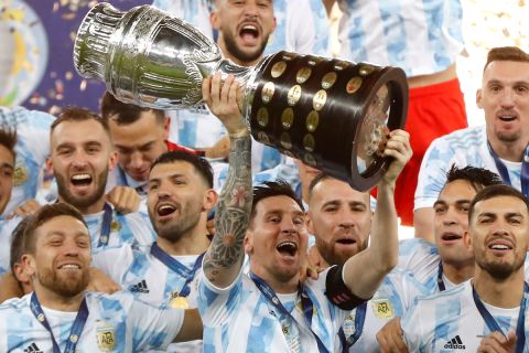 Ο Μέσι σηκώνει το Copa America