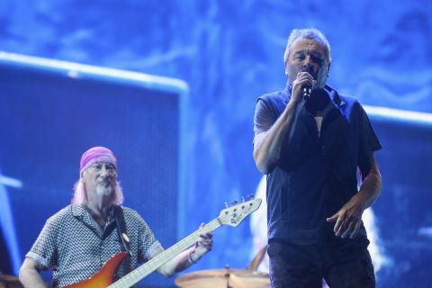 Ο Ρότζερ Γκλόβερ και ο Ίαν Γκίλιαν των Deep Purple σε συναυλία στο Μεξικό