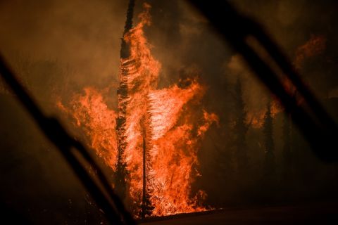 Στιγμιότυπο από φωτιές στην Ελλάδα