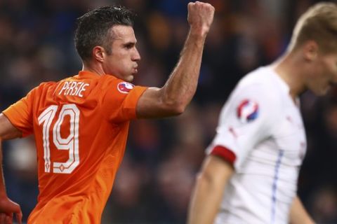 Netherlands' Robin van Persie, left, clenches his fist after scoring his side's second goal during the Euro 2016 qualifying match between the Netherlands and the Czech Republic, at the ArenA stadium, in Amsterdam, Netherlands, Tuesday, Oct. 13, 2015. The Dutch team, which finished third in the 2014 Brazil World Cup, lost 3-2, failed to qualify directly and did not secure a place in the play-offs for the Euro 2016.  (AP Photo/Peter Dejong)
