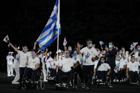 Η είσοδος των αθλητών της παραολυμπιακής αποστολής στο στάδιο του Τόκιο