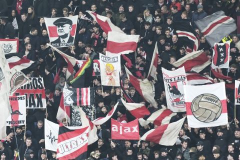 Οπαδοί του Άγιαξ στις εξέδρες της "Γιόχαν Κρόιφ Αρένα" στο ματς του Europa League κόντρα στην ΑΕΚ | 14 Δεκεμβρίου 2023
