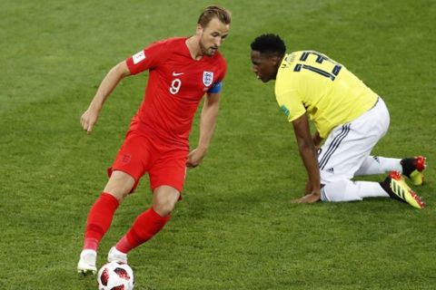 England's Harry Kane controls the ball next to Colombia's Yerry Mina, right, during the round of 16 match between Colombia and England at the 2018 soccer World Cup in the Spartak Stadium, in Moscow, Russia, Tuesday, July 3, 2018. (AP Photo/Antonio Calanni)