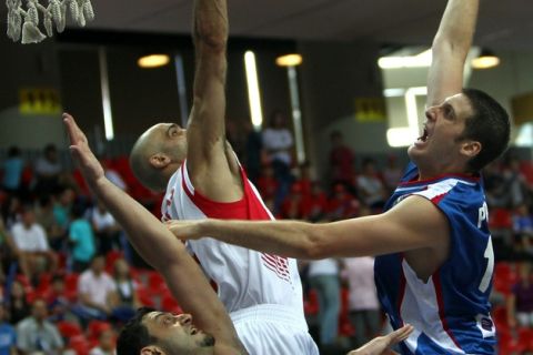 Jordan's Zaid Alkhas (L) and Zaid Abbas (C) and Serbia's Marko Keselj (R) play during the preliminary round match between Jordan and Serbia at the FIBA World Basketball Championships at Kadir Has arena in Kayseri on August 30, 2010.  AFP PHOTO/BEHROUZ MEHRI (Photo credit should read BEHROUZ MEHRI/AFP/Getty Images)