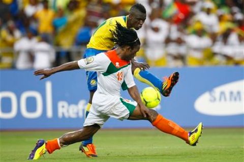 Gabon Eric Mouloungui, rear, is challenged by Niger Mohamed Chikoto during their African Cup of Nations Group C soccer match at Stade De L'Amitie in Libreville, Gabon, Monday, Jan. 23, 2012. (AP Photo/Francois Mori)