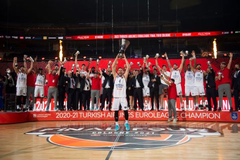 Η Αναντολού Εφές σήκωσε το τρόπαιο της EuroLeague στην Κολωνία το 2021