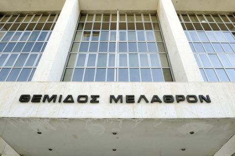 O υπουργός Δικαιοσύνης Νίκος Παρασεκυόπουλος στην Εισαγγελία του Αρείου Πάγου, την Πέμπτη 14 Ιουλίου 2016, όπου και ζήτησε από την Εισαγγελέα Ξένη Δημητρίου να παραγγείλει την εκδίκαση των δύο υποθέσεων της Siemens που βρίσκονται στο ακροατήριο (ψηφιοποίηση παροχών του ΟΤΕ και δωροδοκία τέως κυβερνητικών στελεχών), κατΚΌ απόλυτη προτεραιότητα, όπως προβλέπει το άρθρο 30 παρ. 3 του Κώδικα Ποινικής Δικονομίας, για υποθέσεις εξαιρετικής φύσης.
(EUROKINISSI/ΤΑΤΙΑΝΑ ΜΠΟΛΑΡΗ)