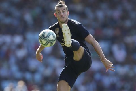 Real Madrid's Gareth Bale jumps to control the ball during La Liga soccer match between Celta and Real Madrid at the Balaídos Stadium in Vigo, Spain, Saturday, Aug. 17, 2019. (AP Photo/Luis Vieira)