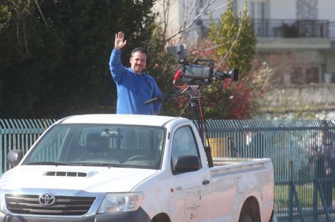 Αλμωπός - Ηρακλής: Κάμερα της ΕΡΤ στήθηκε σε φορτηγάκι για την μετάδοση του αγώνα