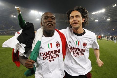 AC Milan's Clarence Seedorf (L) and Filippo Inzaghi celebrate after winning the Serie A title at the end of their match against AS Roma at the Olympic stadium in Rome May 7, 2011.  REUTERS/Giampiero Sposito (ITALY - Tags: SPORT SOCCER)