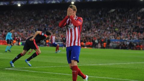 "MADRID, SPAIN - APRIL 27:  Fernando Torres of Club Atletico de Madrid reacts after missing a sho at goal during the UEFA Champions League Semi Final first leg match between Club Atletico de Madrid and FC Bayern Muenchen at the Vincente Calderon stadium on April 26, 2016 in Madrid, Spain.  (Photo by Denis Doyle - UEFA/UEFA via Getty Images)"