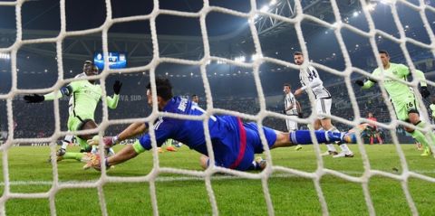 TURIN, ITALY - NOVEMBER 25:  Goalkeeper Gianluigi Buffon of Juventus makes a save from Yaya Toure of Manchester City during the UEFA Champions League group D match between Juventus and Manchester City FC at the Juventus Stadium on November 25, 2015 in Turin, Italy.  (Photo by Mike Hewitt/Getty Images)