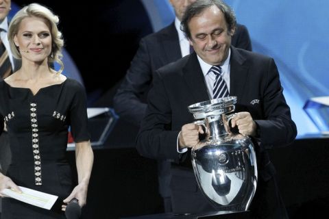 UKRAINE, Kiev 02/12/2011.National Palace of Arts in Kiev on December 2, 2011.Final draw for the Euro 2012 football championships..UEFA chairman Michel Platini (R) picks up the Euro trophy at the start of the draw ceremony for the Euro 2012 football championships.Photo by: Piotr Hawalej/WROFOTO
