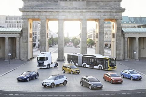 Front row from left: Audi A5 Sportback g-tron, Seat Arona TGI, Golf TGI, Polo TGI, Skoda Octavia Combi G-TEC. Back row from left: Scania R410 Zugmaschine, Caddy TGI, MAN Lion´s City Stadtbus.