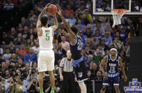 Oregon guard Tyler Dorsey, left, goes up for a 3-pointer against Rhode Island forward Kuran Iverson, second from left, in the final minute of Oregon's 75-72 win in a second-round game of the NCAA men's college basketball tournament in Sacramento, Calif., Sunday, March 19, 2017. (AP Photo/Rich Pedroncelli)