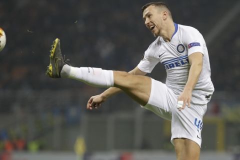 Inter Milan's Ivan Perisic controls the ball during the Europa League, round of 32, second leg soccer match between Inter Milan and SK Rapid Vienna, at the San Siro stadium in Milan, Italy, Thursday, Feb. 21, 2019. (AP Photo/Luca Bruno)